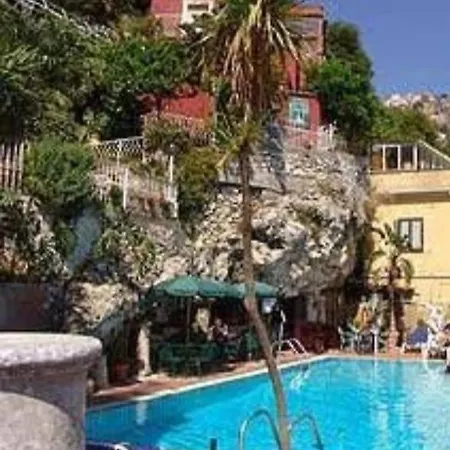 別荘 Villino Rosso タオルミーナ